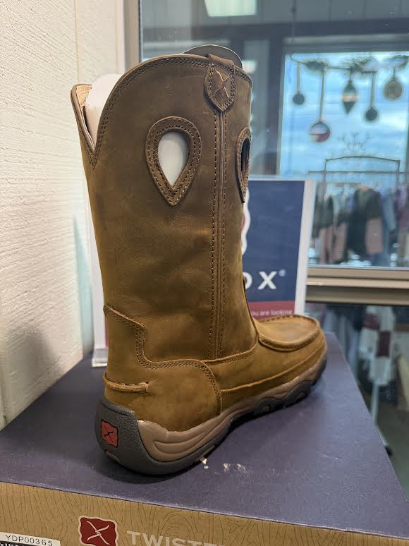 Distressed Saddle & Saddle Boots